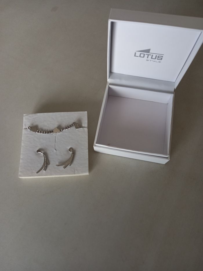 Lotus : boucles d'oreilles et bracelet