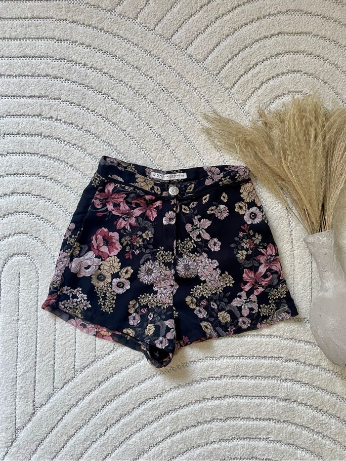 Short fleuri