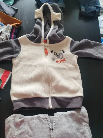 Gilet taille 12 mois