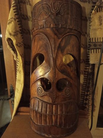 Sculpture cache luminaire mural en bois massif sculpté main made in Madagascar 