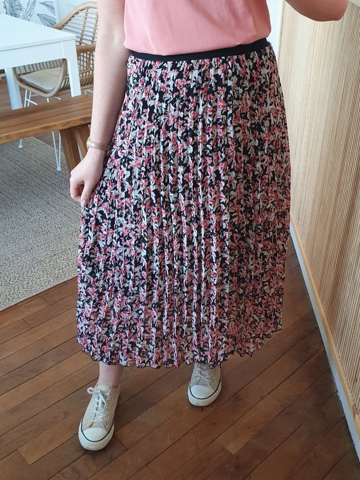 Jupe longue plissée Vienne rose fleurie
Taille M