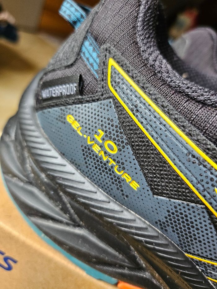 Superbes Shoes running/Taille Asics - photo numéro 4