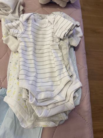 Bodys t-shirt et deux bodys manches longues