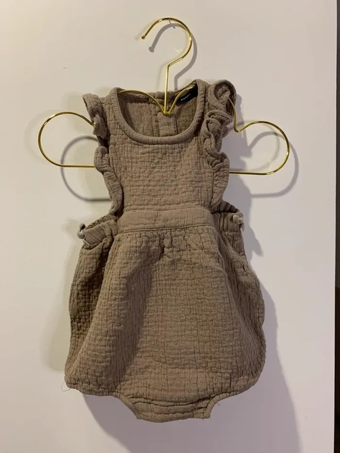 Barboteuse gaz de coton kiabi beige taupe 12 mois