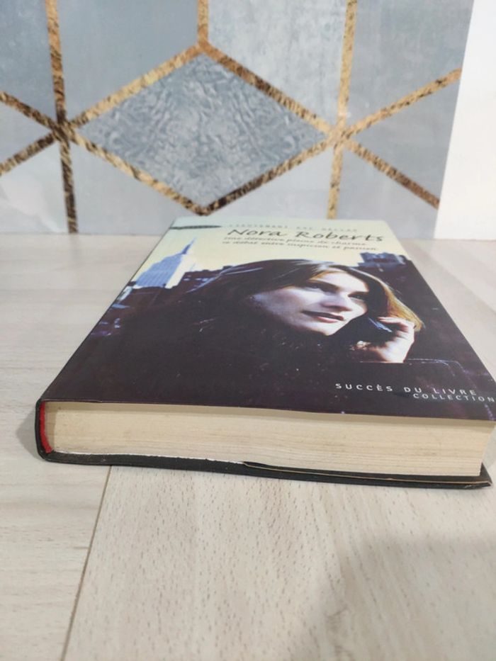 Livre grand format Lieutenant Eve Dallas Nora Roberts - photo numéro 3