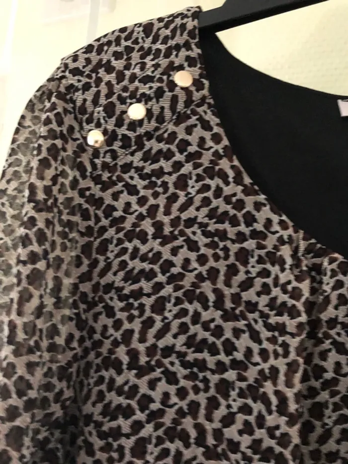 Blouse Armand Thiery doublée base elastiquee taille 38 - photo numéro 2