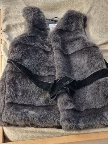 🩷⚘️🤩🤩SUPERBE GILET SANS MANCHE CHAUD ET DOUX  7 ANS FILLE (etat neuf )🤩😍🔥