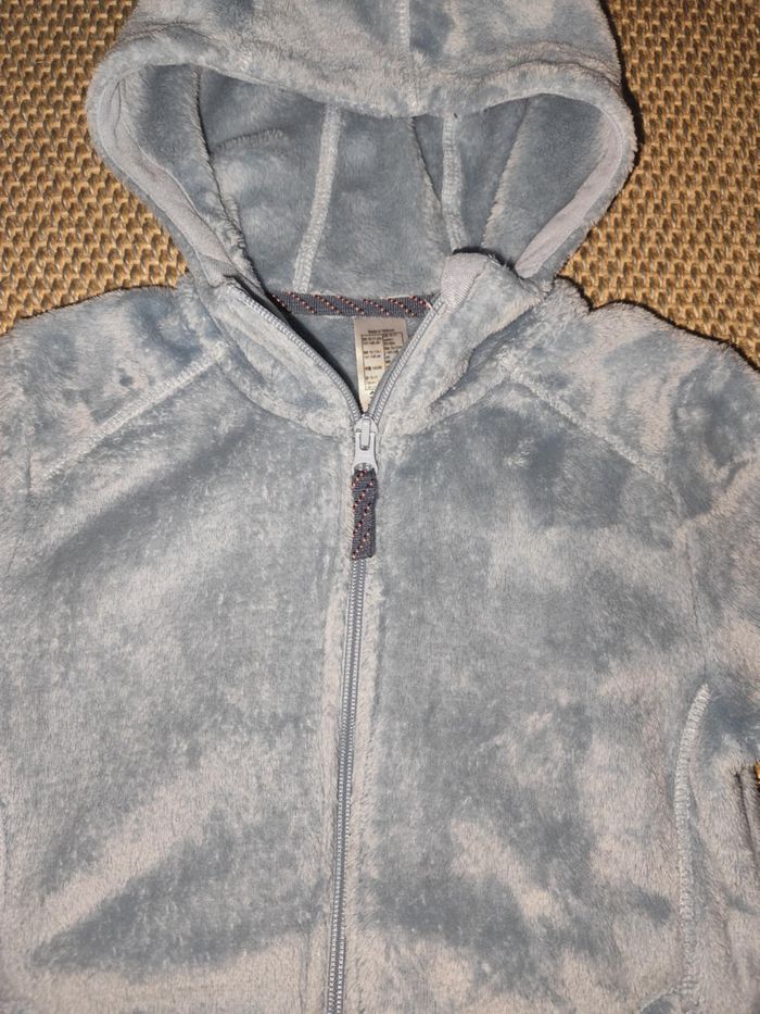 Veste polaire chaude fille Quechua de Décathlon , 10/11 ans , très bon état - photo numéro 3