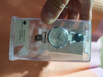 Montre neuve avec emballage shivas