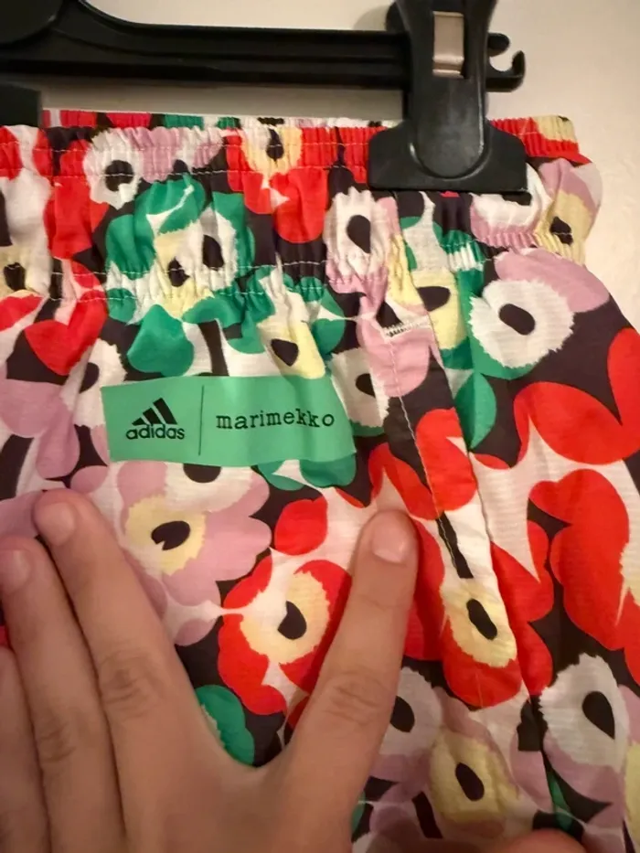 Jogging adidas à fleur en très bon état taille XS - photo numéro 3