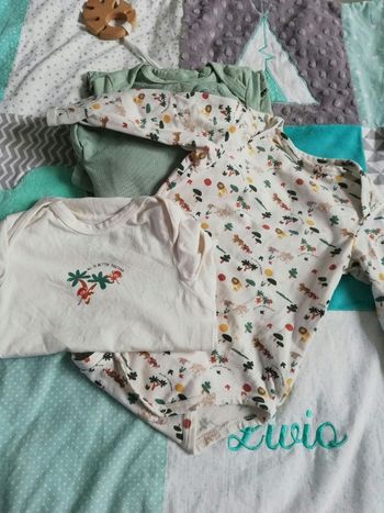 Lot 4 bodies 18 mois tape à l'œil manches longues