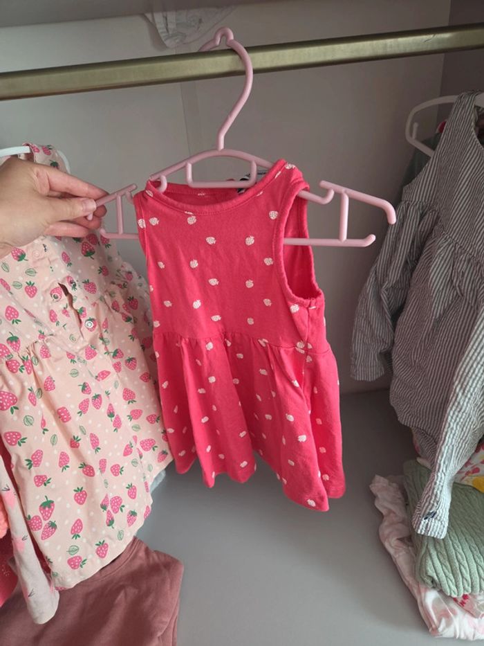 Jolie robe 6 mois fille avec petites fraises