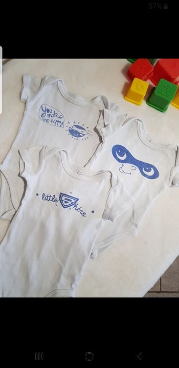 Lot.de 3 bodies bébé taille 3 mois