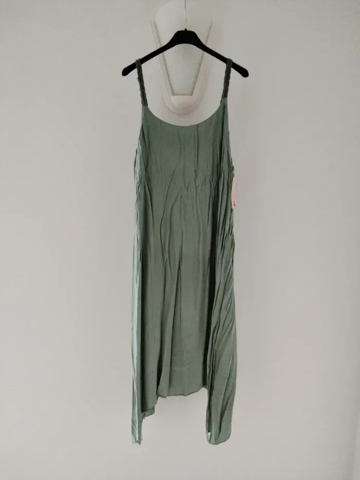 Robe d'été mi-longue à bretelles vert kaki