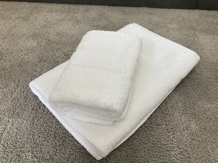 serviette de toilette blanche 100% Coton