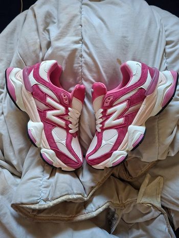 New Balance 9060 rose fuchsia taille 37 neuve
