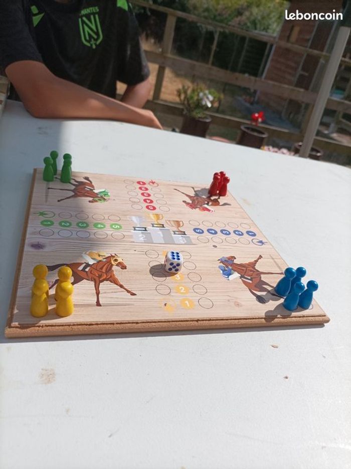 Jeux de petits chevaux en bois
