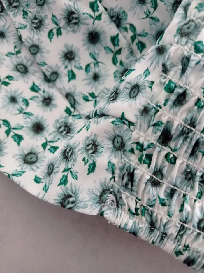 Magnifique ensemble crop top vert avec noeud et pantalon jambes larges confortable côtés ouverts T.S - photo numéro 7