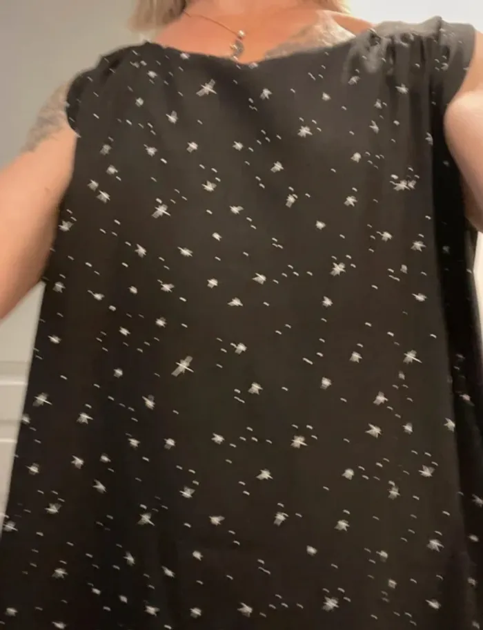 Robe noire imprimé étoiles Version Originale – Taille M - photo numéro 3