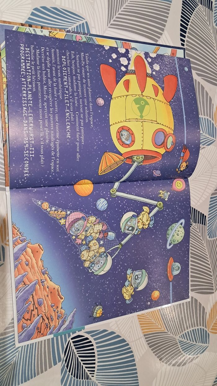 Livre mini loup dans l'espace - photo numéro 3