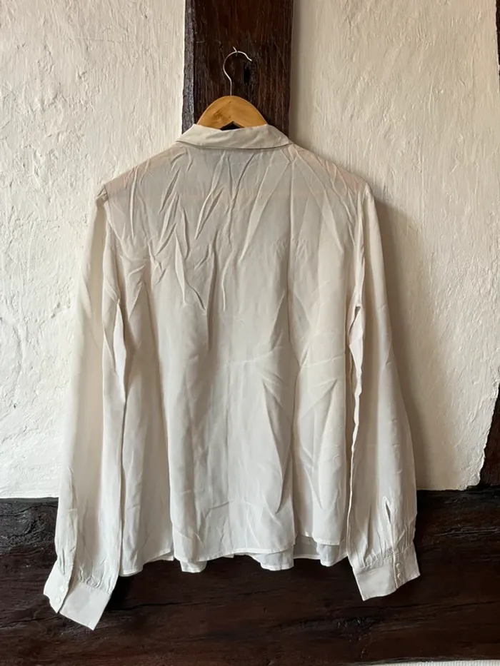 Chemise Caroll 100% soie – broderie bleue – chic et légère – T. 40 - photo numéro 2