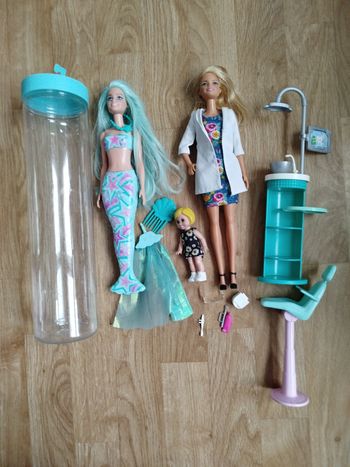 Barbie sirène et barbie dentiste avec accessoires