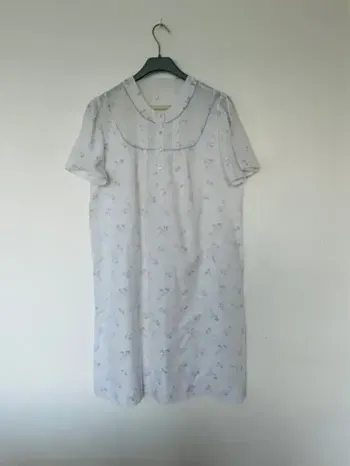 Chemise de nuit Taille 40 fleurs bleues