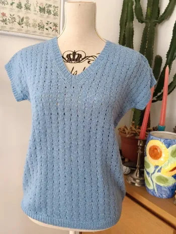 Tricot vintage handmade bleu ajouré