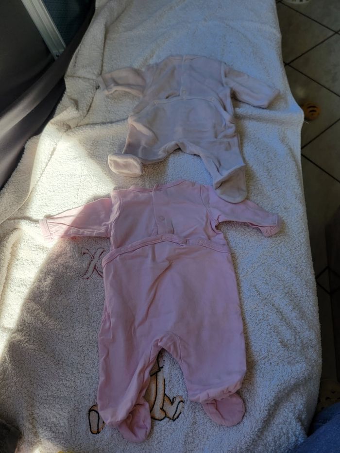 Lot de 2 pyjamas et 1 bodie naissance  fille - photo numéro 3