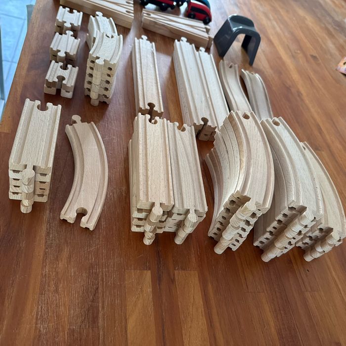 IKEA, circuit en bois, nombreuses pièces plus locomotive - photo numéro 2