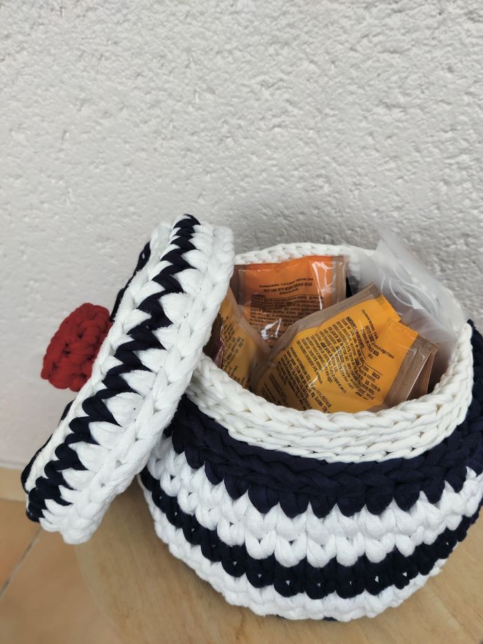 Panier au crochet en Trapilho style marin - photo numéro 2