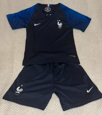 Ensemble Équipe de France Nike enfant – 8 ans (maillot + short)
