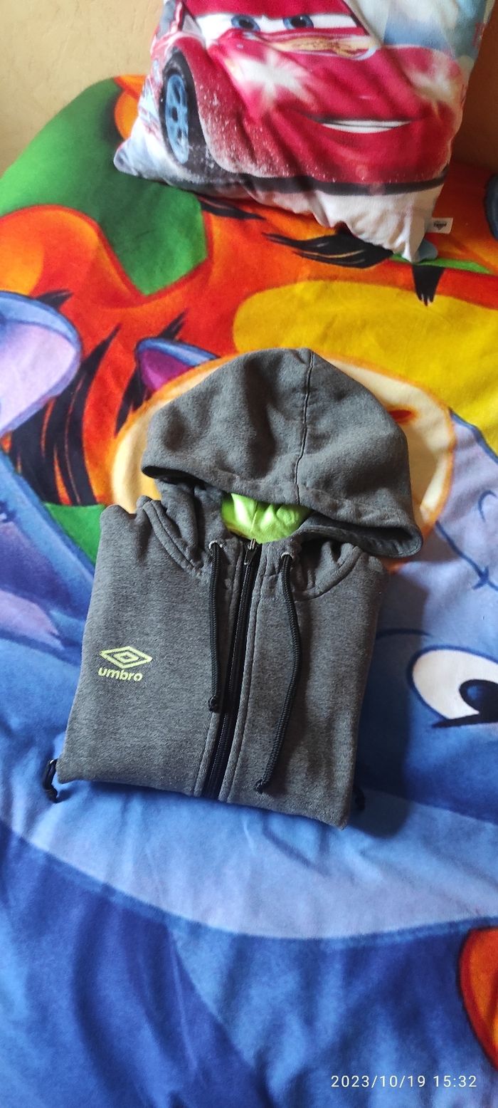 Veste de survêtement umbro 7 ans