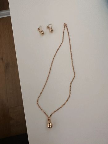 Ensemble collier et boucles d’oreilles