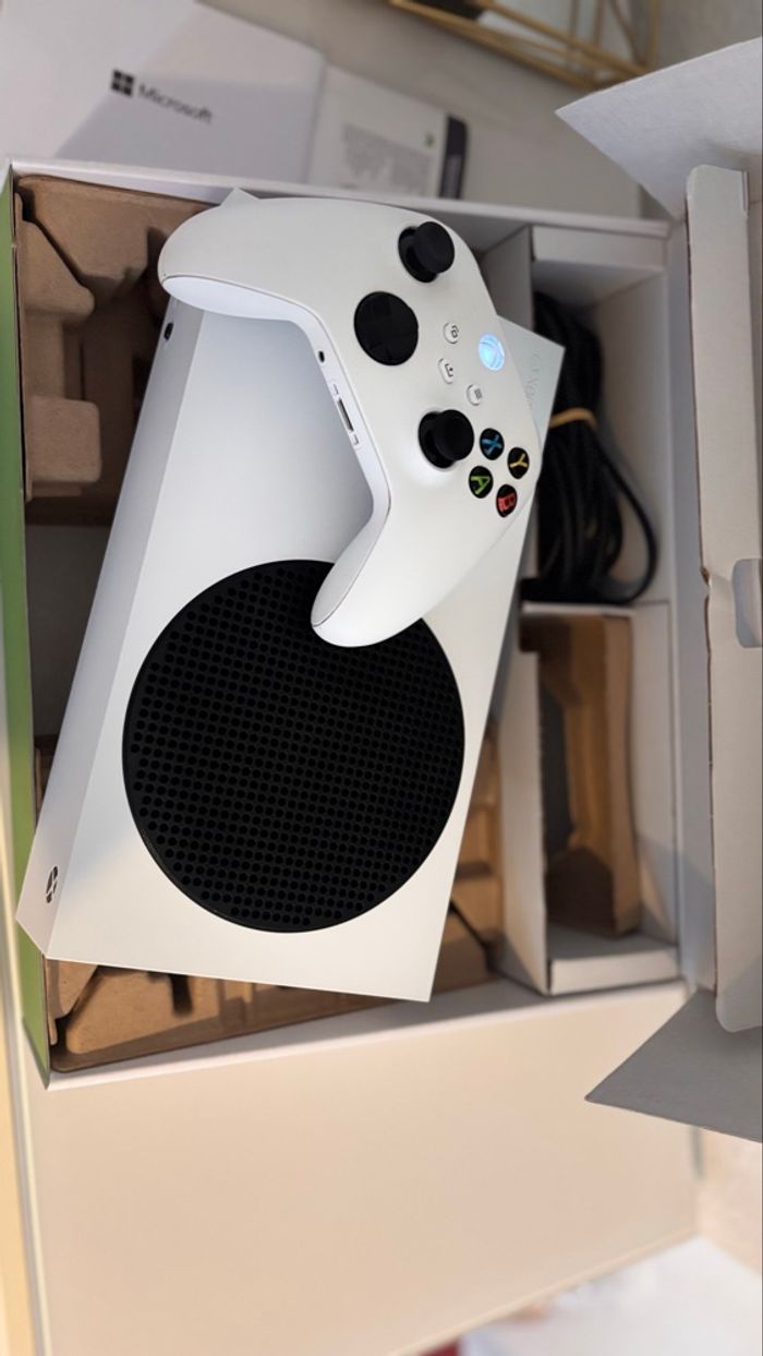 Console Xbox séries S - photo numéro 2