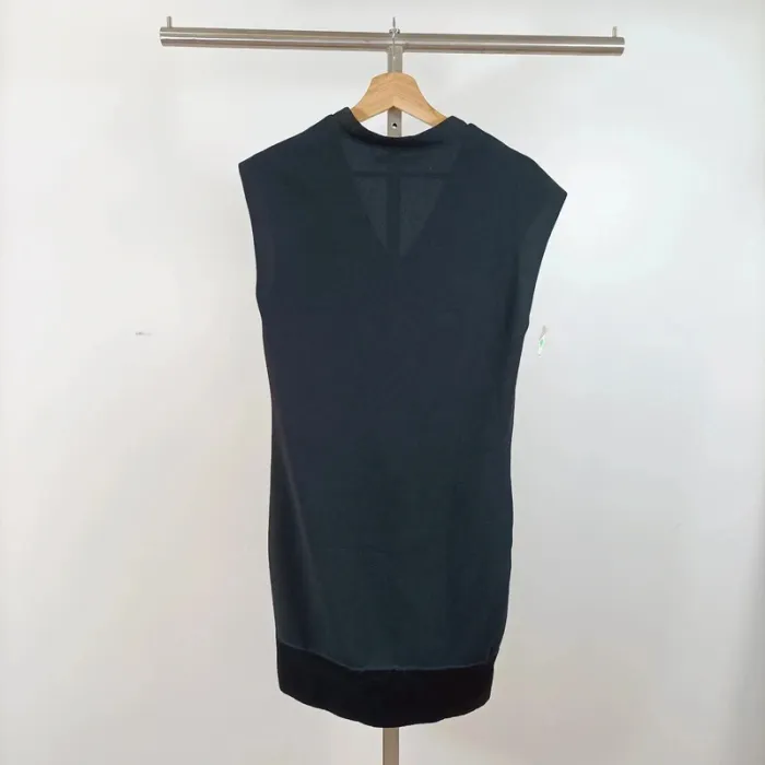 Robe noire sans manches See U Soon – col V, taille XS, détails bas et dos A1076 - photo numéro 5