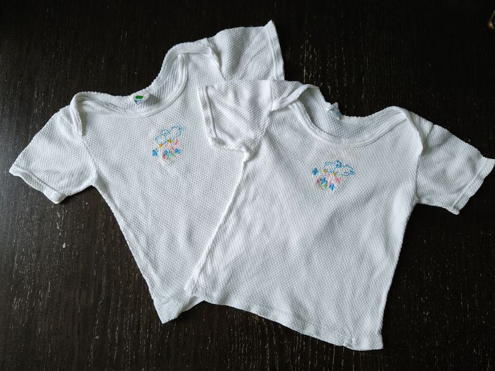 Lot de 2 hauts vintage avec broderies d'oiseaux 18mois - photo numéro 1