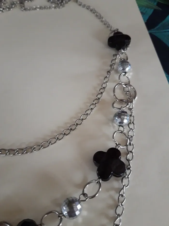 Sautoir multirangs argenté et noir - photo numéro 3