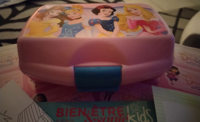 Boîte à goûter Princesses Disney + Cadeaux - photo numéro 2
