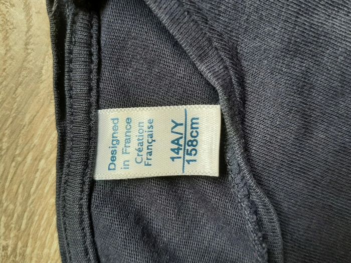 T shirt bleu foncé, manches longues, Okaïdi, taille 14 ans, peu mis - photo numéro 3