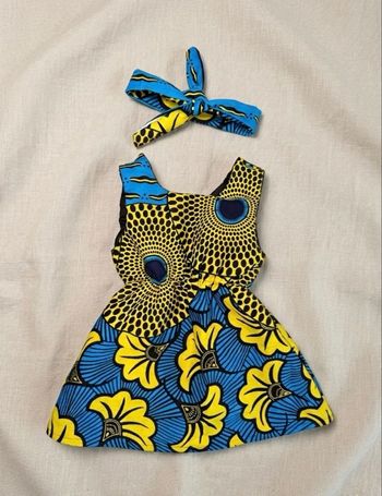 Robe en wax avec pression à l’épaule + son bandeau à nouer