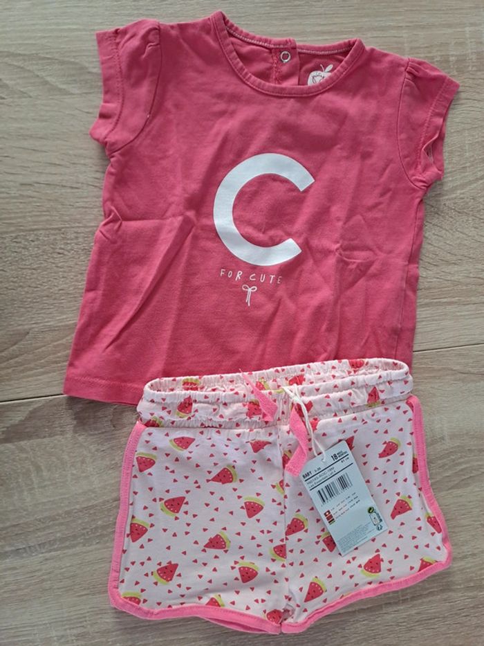 Ensemble tee-shirt short neuf 18 mois