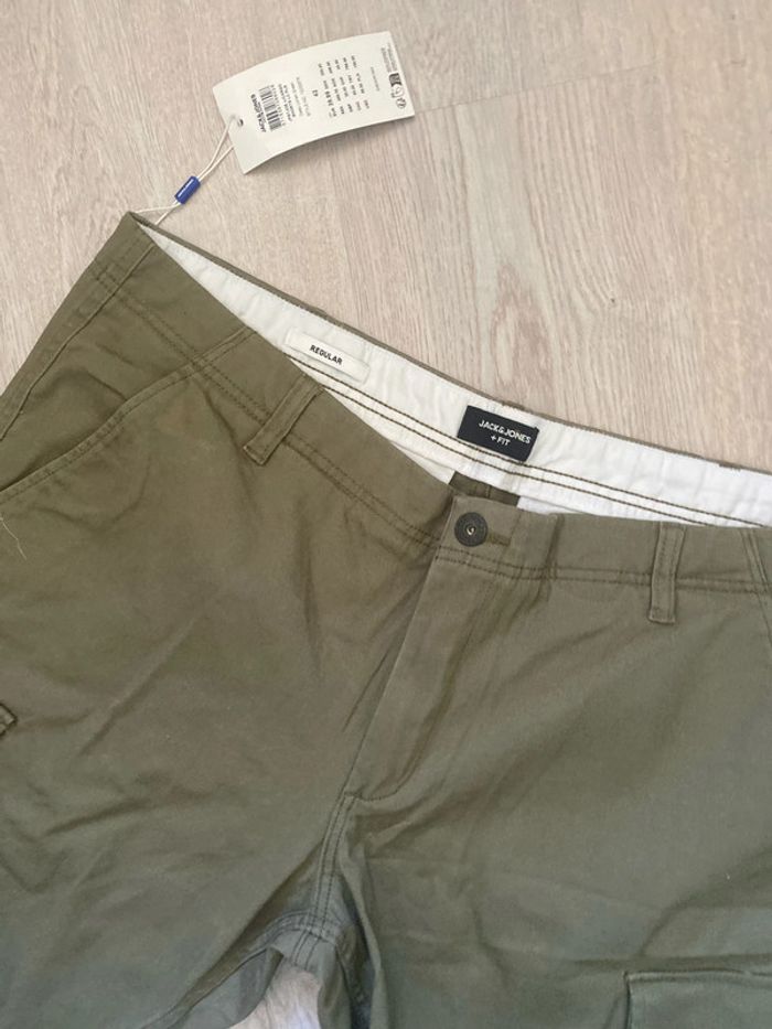 Short bermuda, cargo, Jack & Jones taille 52 w42 neuf - photo numéro 3