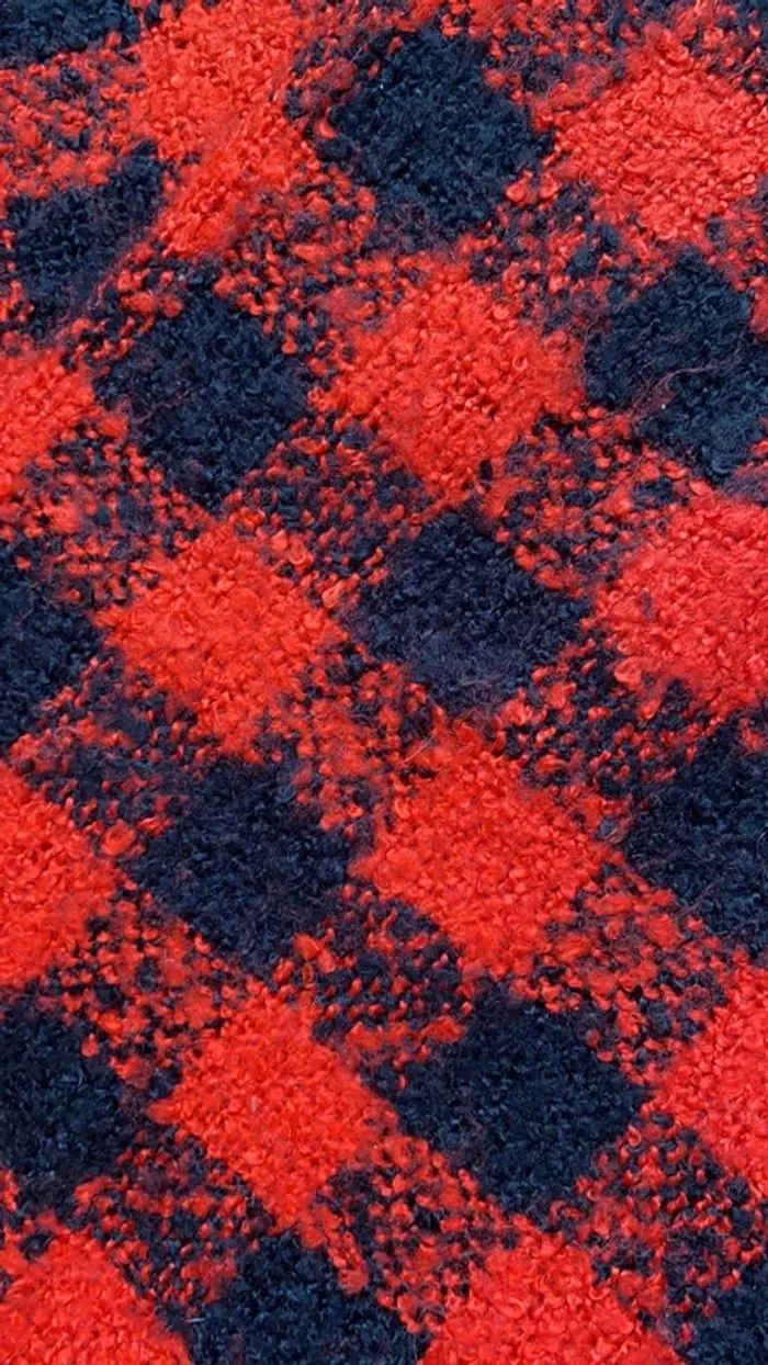 Écharpe à carreaux rouge et noir - photo numéro 2