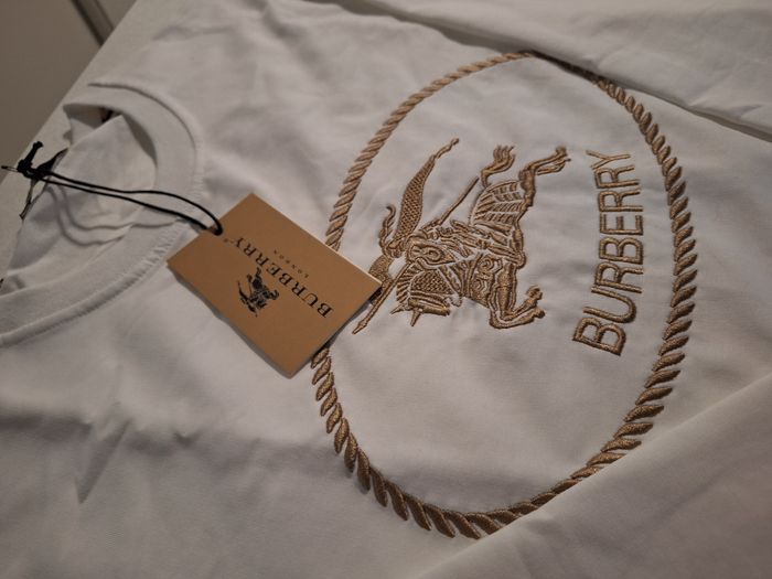 Sweat shirt Burberry taille XXL Neuf - photo numéro 2