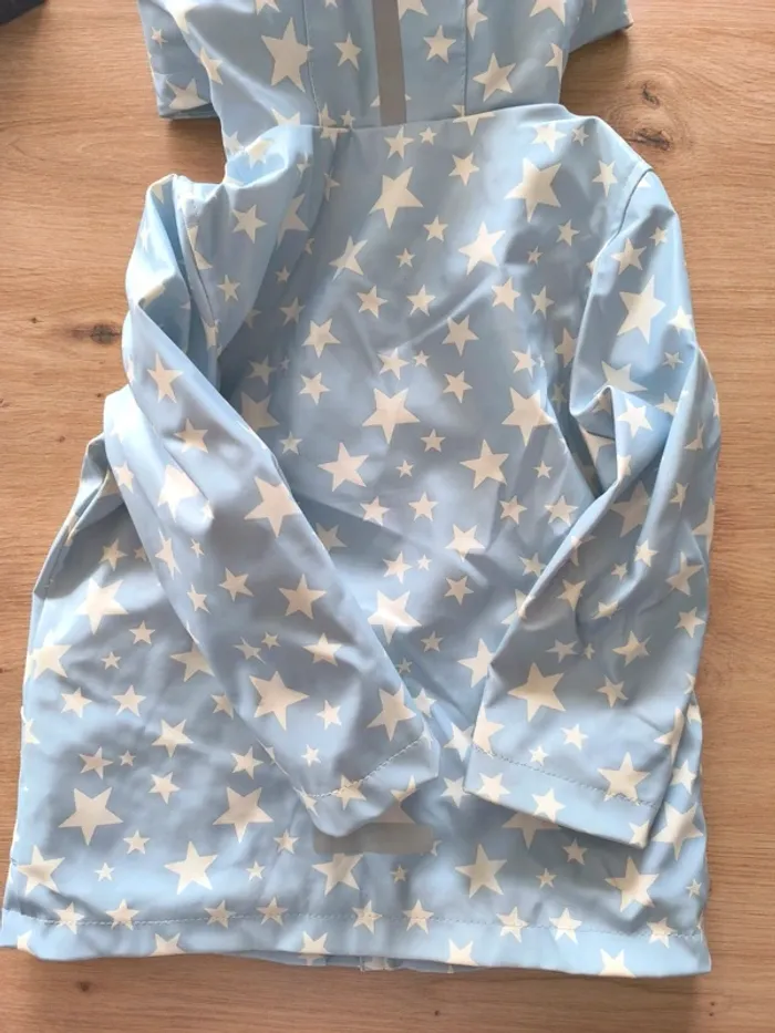 Veste de pluie , imperméable fourré polaire,taille 2-3 ans , excellent état - photo numéro 3