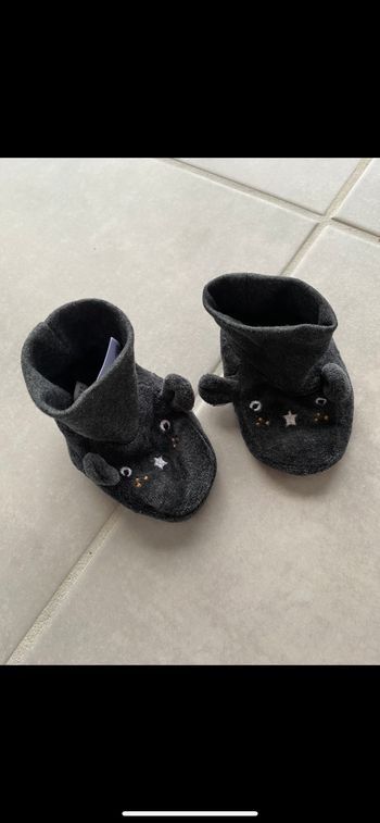 Chaussons bébé 3-9 mois Neuf