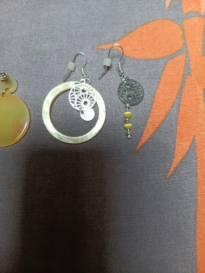 Lot de deux paires de boucles d'oreilles jaune - photo numéro 3