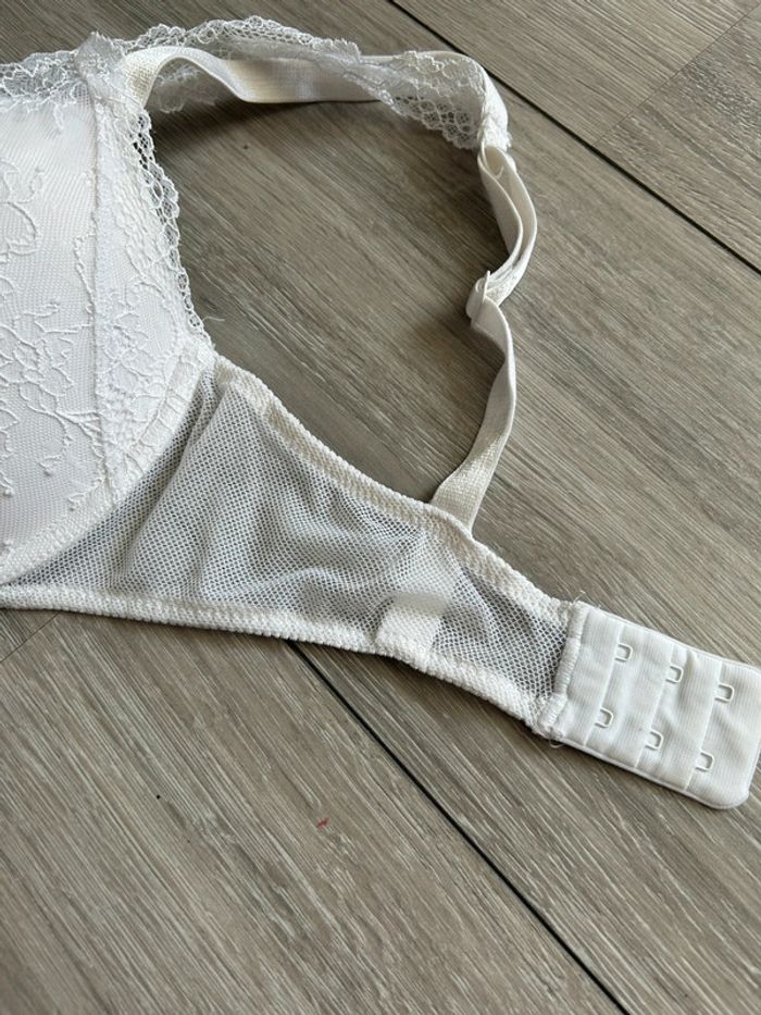 Soutien gorge blanc - photo numéro 2