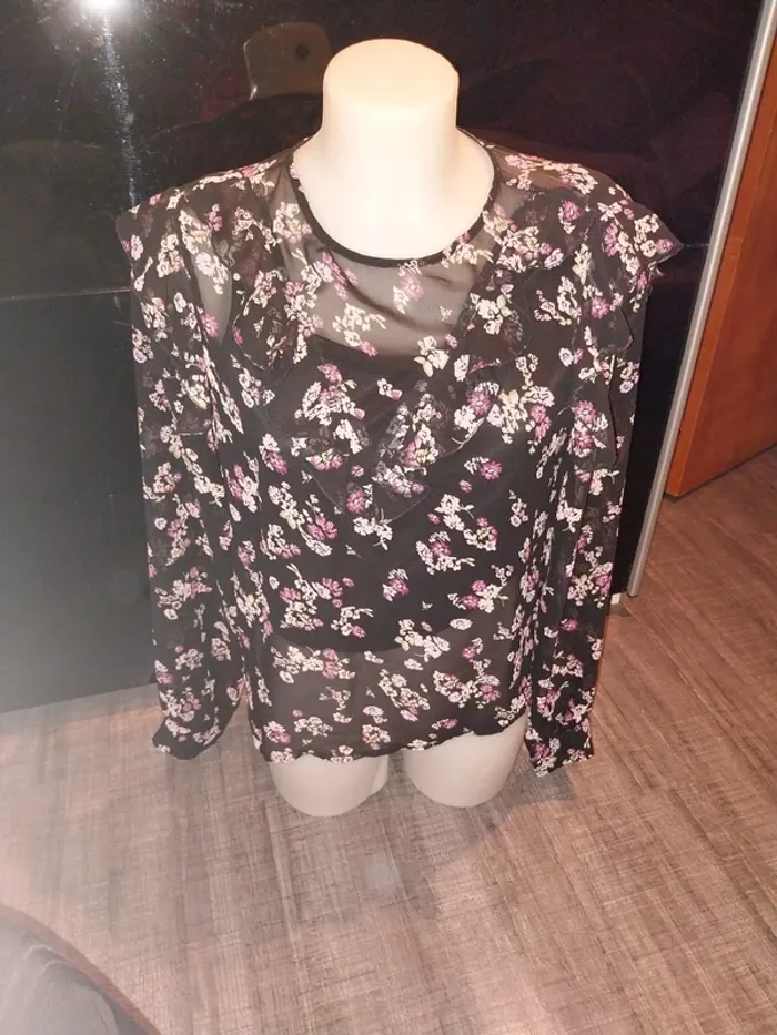 Joli blouse fleuri taille M vero moda